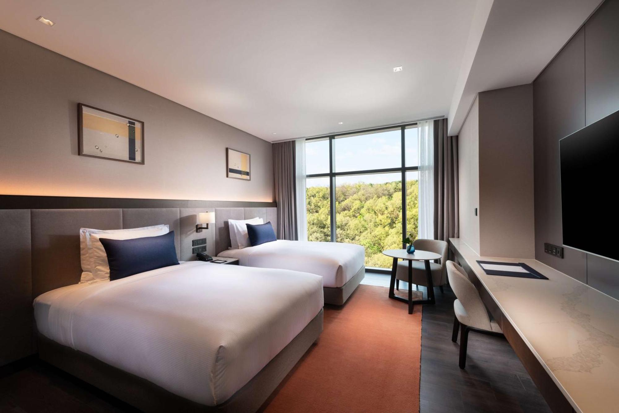 Отель Doubletree By Hilton Seoul Pangyo Соннам Экстерьер фото