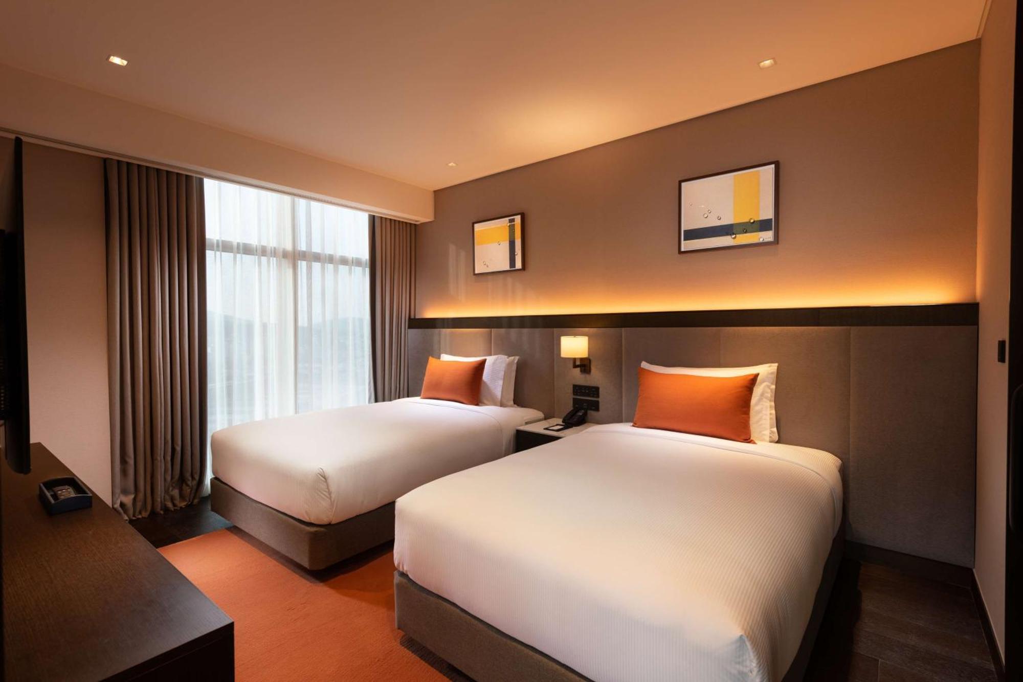 Отель Doubletree By Hilton Seoul Pangyo Соннам Экстерьер фото