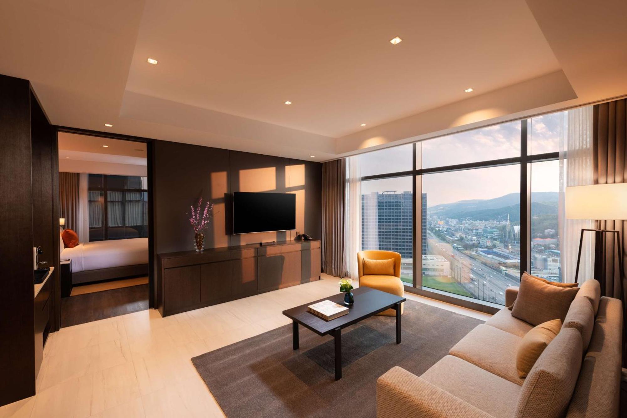 Отель Doubletree By Hilton Seoul Pangyo Соннам Экстерьер фото