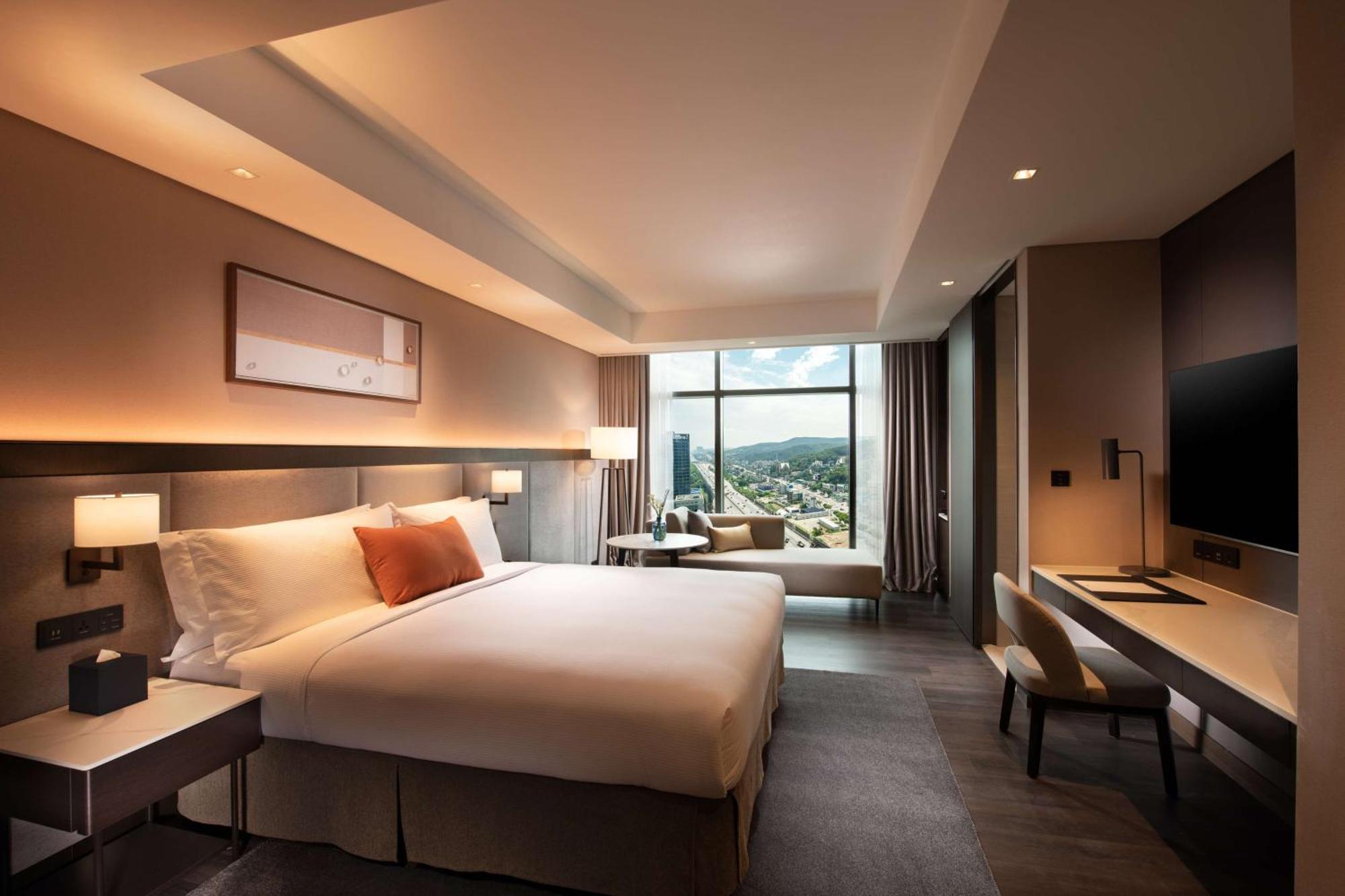 Отель Doubletree By Hilton Seoul Pangyo Соннам Экстерьер фото