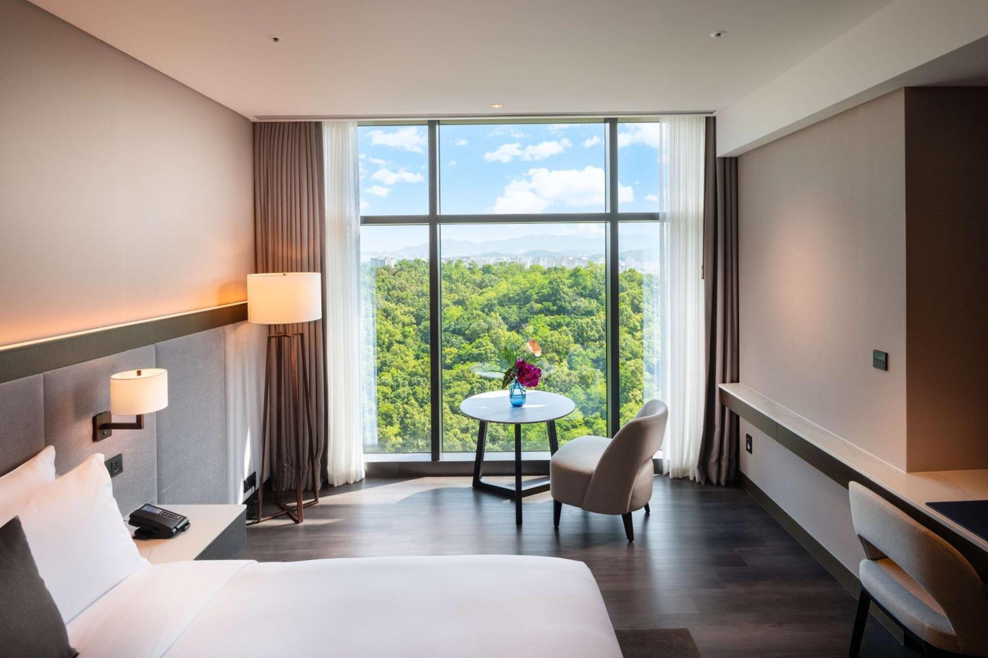 Отель Doubletree By Hilton Seoul Pangyo Соннам Экстерьер фото