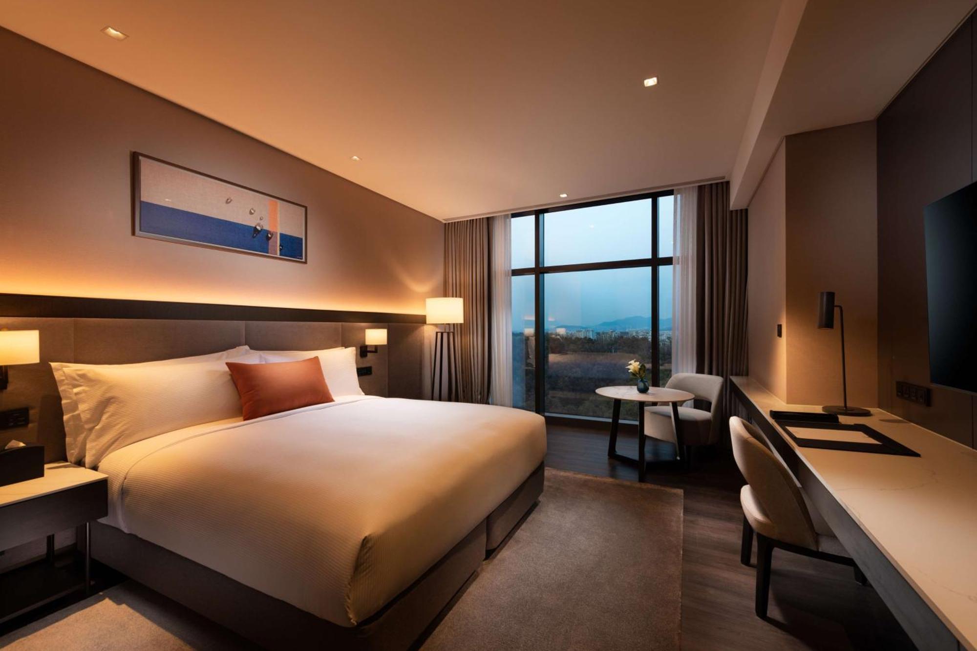 Отель Doubletree By Hilton Seoul Pangyo Соннам Экстерьер фото