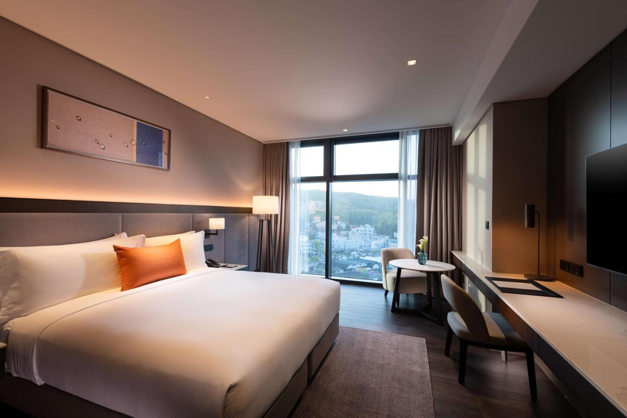 Отель Doubletree By Hilton Seoul Pangyo Соннам Экстерьер фото