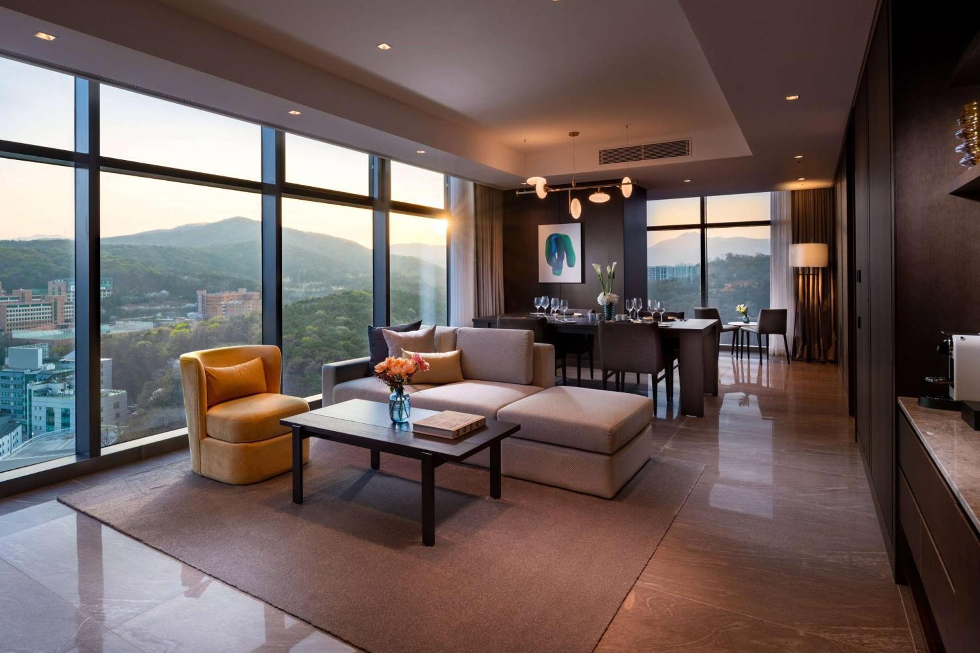 Отель Doubletree By Hilton Seoul Pangyo Соннам Экстерьер фото