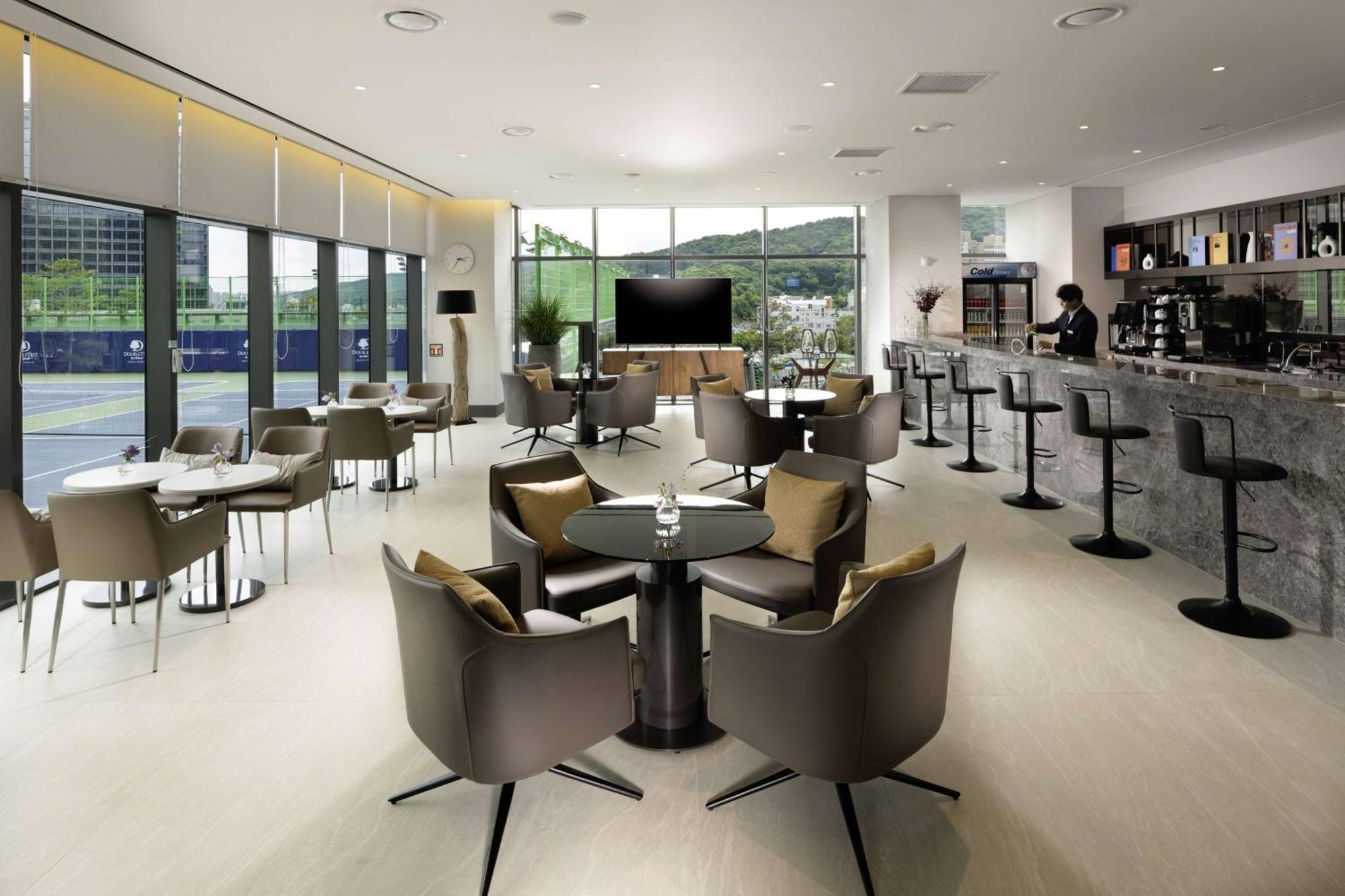 Отель Doubletree By Hilton Seoul Pangyo Соннам Экстерьер фото